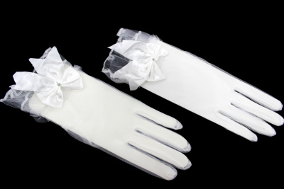 Перчатки короткие 21см с бантом Белый - изображение