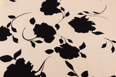 Креп атлас 33450 Черные цветы на молочном - изображение