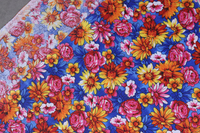 Бязь набивная 262 Ив 120 гр/м.кв. Розово-оранжевые цветы - изображение