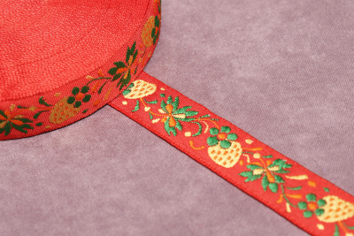 Лента 18мм жаккардовая 9438 Земляника Красный/Желтый/Зеленый - изображение