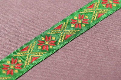 Лента 17мм жаккардовая 8772 Зеленый/красный/желтый - изображение