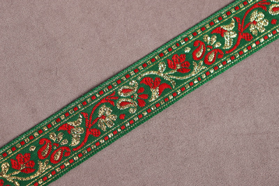 Лента 25мм жаккардовая 9342 Цветы Зеленый/красный/золото - изображение