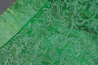 Парча-жаккард огурцы Золото на зеленом - изображение