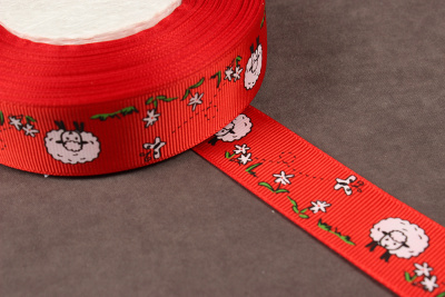 Репсовая лента с рисунком 25мм, Барашки на красном - изображение