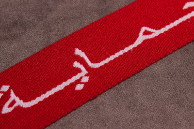 Тесьма эластичная 25мм Арабская надпись Красный/белый - изображение