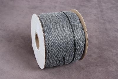 Лента клеевая 15мм нитепрошивная по косой с тесьмой Серый - изображение