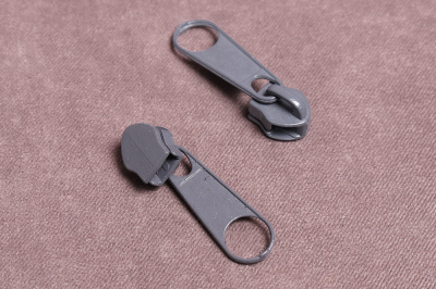 Бегунок для спиральной молнии Т5 Т.Серый - изображение