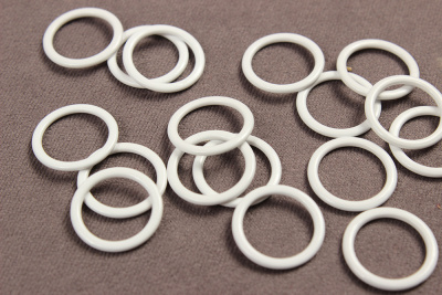 Кольцо 10мм металл крашенное Белый - изображение