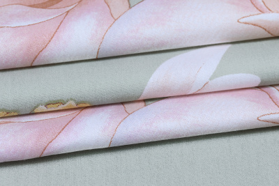 Сатин набивной 220 Цветы на св.сером - изображение