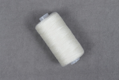 Нитки 20s/3 100% п/э 200ярд 183м Кремовый 127 - изображение