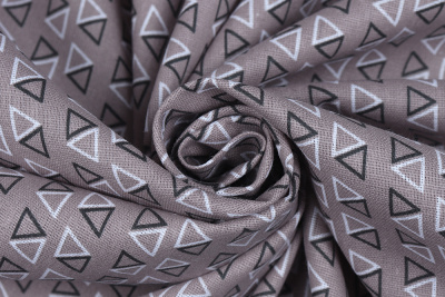 Бязь набивная 262 Ив 122 гр/м о/м Треугольники на сером - изображение