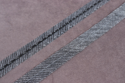 Лента клеевая 15мм нитепрошивная по косой с тесьмой Серый - изображение