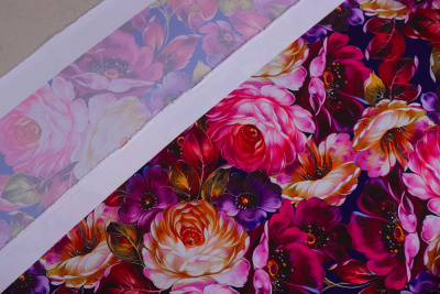 Габардин набивной Пионы на т.синем. Габардин набивной Пионы на т.синем. - изображение