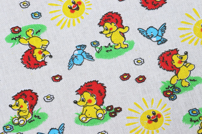 Ситец детский 44 Ежики на св.бежевом - изображение