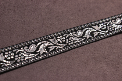 Лента 23мм жаккардовая 9042 Цветы Чёрный/серый/серебро - изображение
