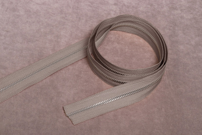 Молния  металлическая  рулонная Т5 Т.Бежевый/никель - изображение