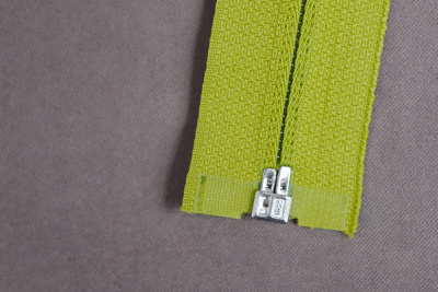 Молния разъемная 65см Т5 спираль Св.Зеленый 233 - изображение