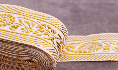 Тесьма жаккардовая 32мм Бежевый/Золото - изображение