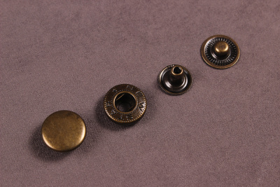 Кнопки пробивные 15мм Альфа Антик - изображение