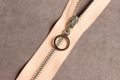 Молния декоративная с кольцом 20см металл Персик/никель - изображение