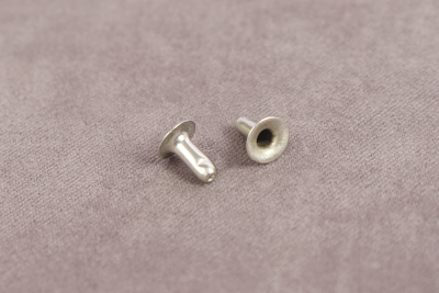 Хольнитены 7мм острая пирамида Никель - изображение