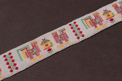 Лента 24мм жаккардовая 6627 Славянский орнамент Оберег Белый/желтый/зеленый/красный - изображение