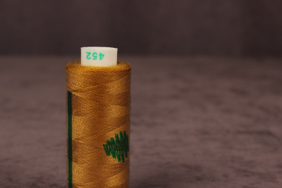 Нитки Dor Tak 40/2 400 ярд 452 Св.коричневый - изображение