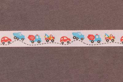 Репсовая лента с рисунком 15мм Машины Св.розовый/красный/голубой/черный - изображение