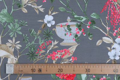 Сатин набивной 220 Цветы/вазы на т.сером - изображение