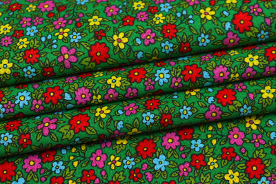 Бязь-универсал П13-150 ИВ Мелкие цветы на зеленом - изображение