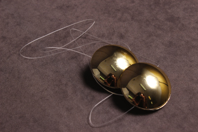 Магнит квадрат,круг металл с леской - изображение