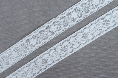Лента 23мм жаккардовая 9016 Серебряные цветы на белом - изображение