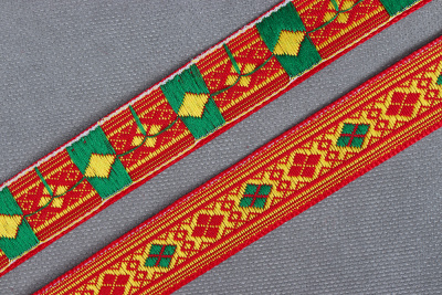 Лента 17мм жаккардовая 8996 Ромбы Красный/Зеленый/Желтый - изображение
