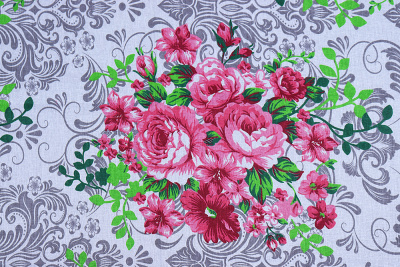 Бязь набивная 150 120 гр/м.кв. Цветы/вензеля на белом - изображение