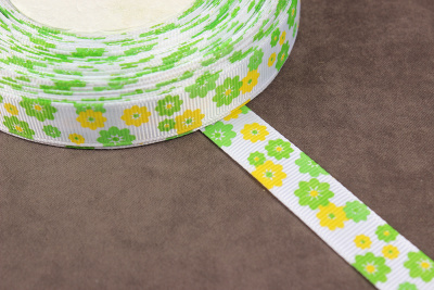 Репсовая лента с рисунком 15мм Цветы Белый/зеленый/желтый - изображение