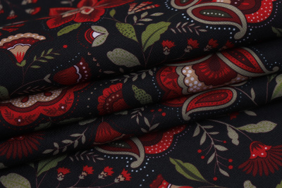 Габардин набивной Бордовые цветы на черном - изображение