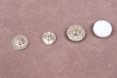 Кнопки пробивные 15мм Альфа  Пластик Белый - изображение