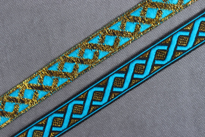 Тесьма жаккардовая 20мм №26 Орнамент Черный/Голубой/Т.Золото - изображение