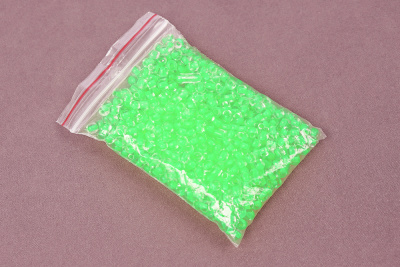 Бисер 6/0 прозрачный Зеленый неон - изображение