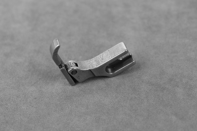 Лапка для молнии P36 N односторонняя к ПШМ металл Правая - изображение