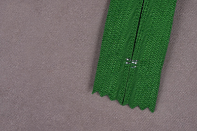 Молния 18см Т5 неразъемная спираль  Зеленый 243 - изображение