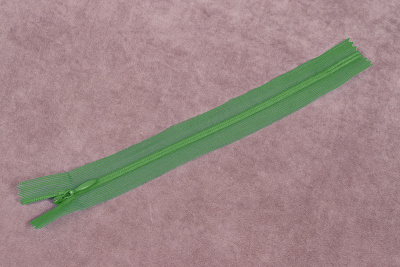 Молния потайная 20см на сетке Св.Зеленый 231 - изображение