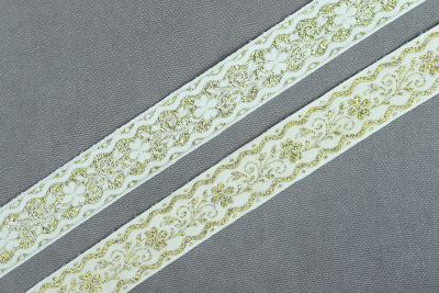 Лента 23мм жаккардовая 9016 Золотые цветы на белом - изображение