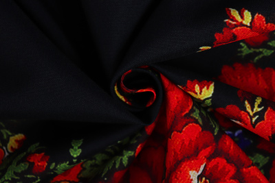 Габардин набивной купон Красные цветы на черном - изображение