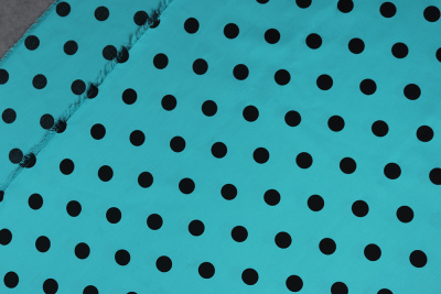 Хлопок набивной Черный горох на бирюзовом - изображение