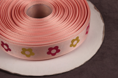 Репсовая лента с рисунком 20мм Желтые/малиновые цветы на персиковом - изображение