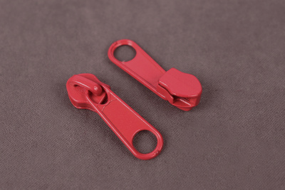 Бегунок для рулонной молнии Т5 Красный №145 - изображение