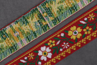 Лента 31мм жаккардовая 9803 Цветок Белый/красный/зеленый/желтый - изображение