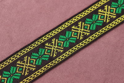 Лента 22мм жаккардовая 9081 Славянский орнамент Черный/Зеленый/Желтый - изображение