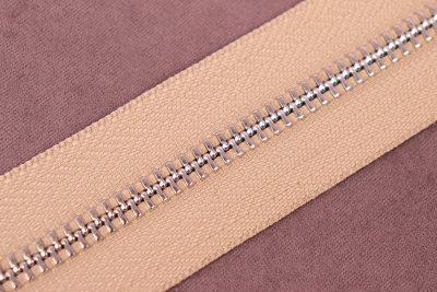 Молния металлическая  рулонная Т5 Св.Бежевый/Никель - изображение